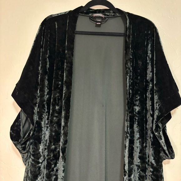 Victoria’s Secret Black Crushed Velvet Open Front Kimono Size M - Picture 7 of 10